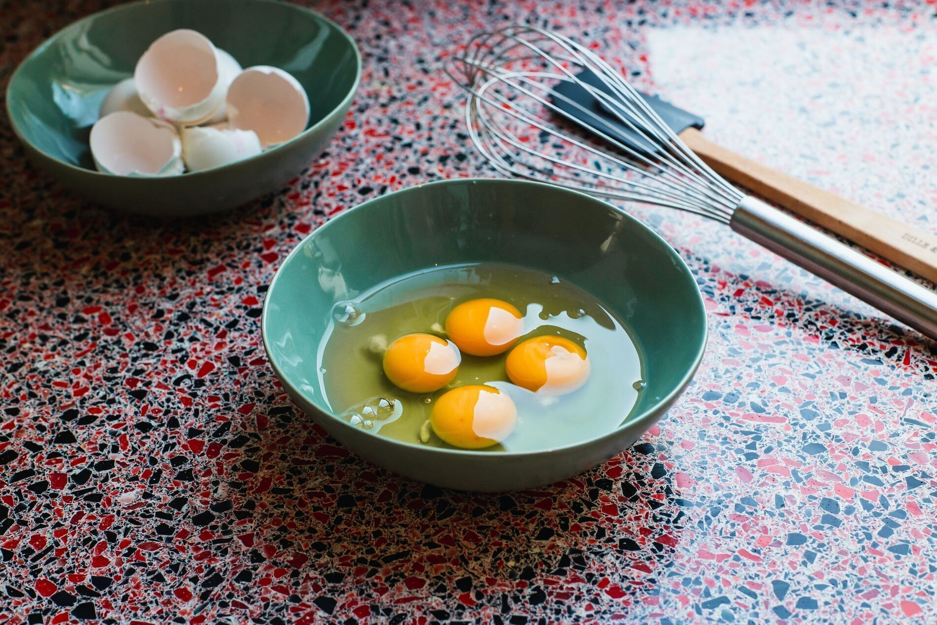Beat eggs, pepper and salt in bowl until blended.